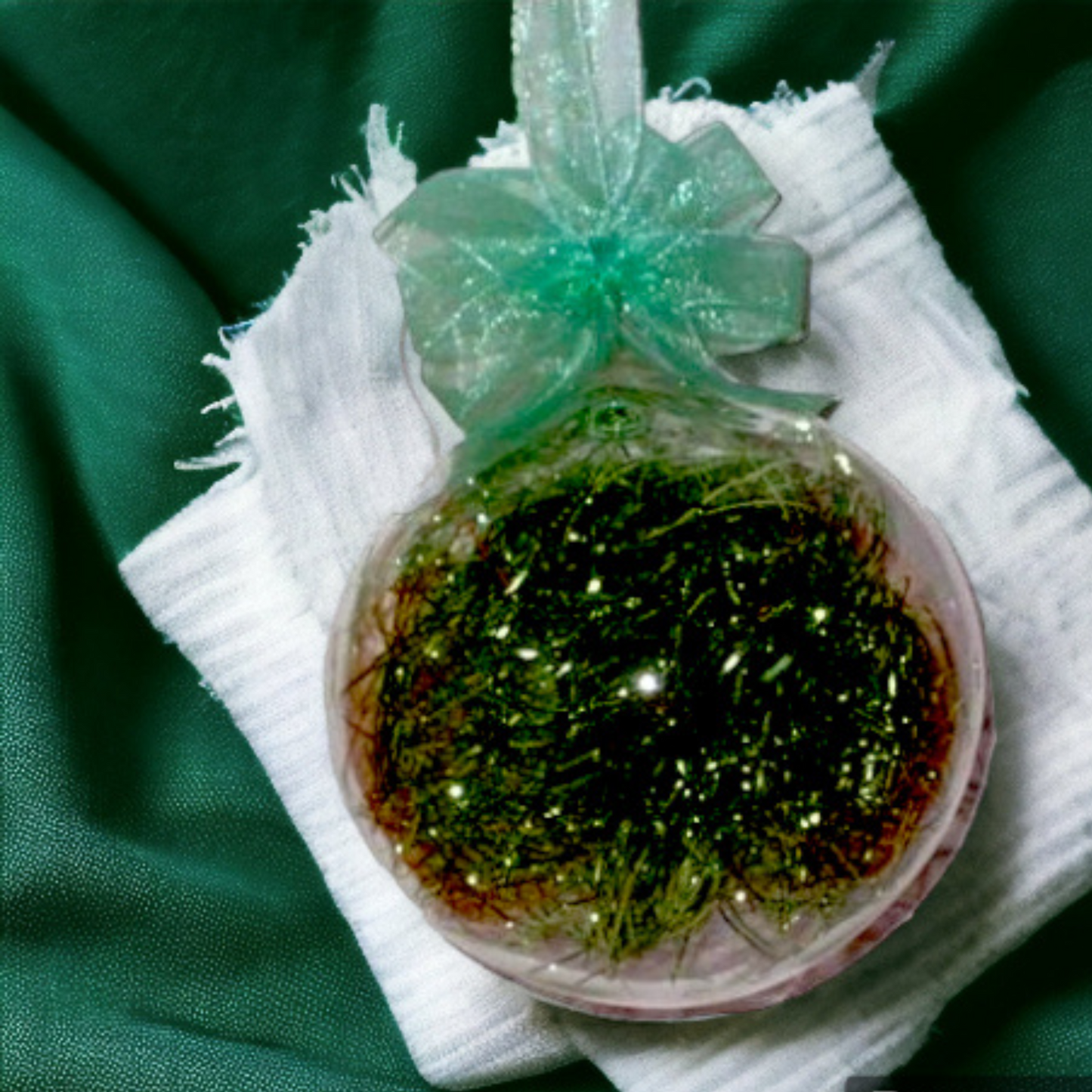 Set of 6pc Glass Christmas Tree Ornaments (Green Shreds)