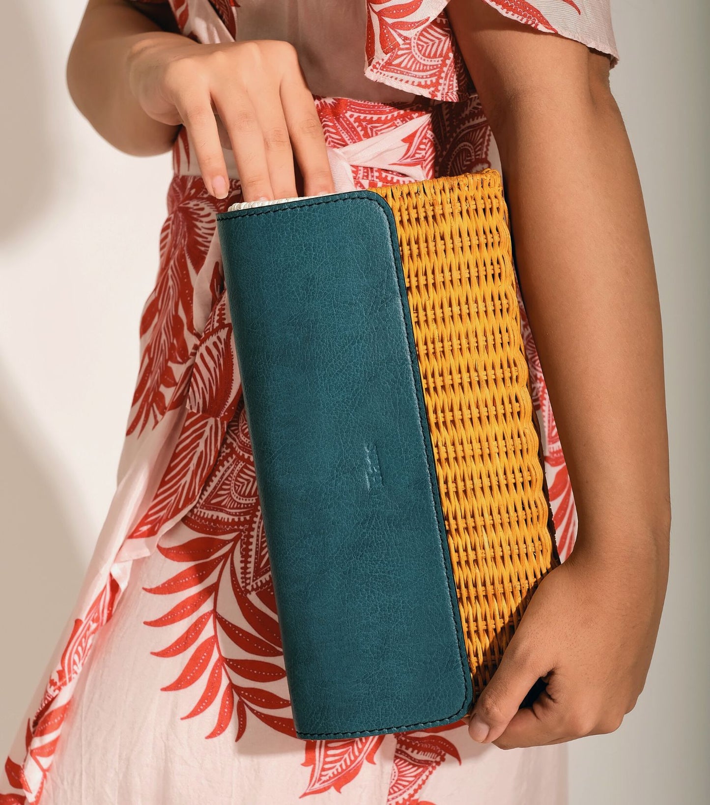 Roura Clutch