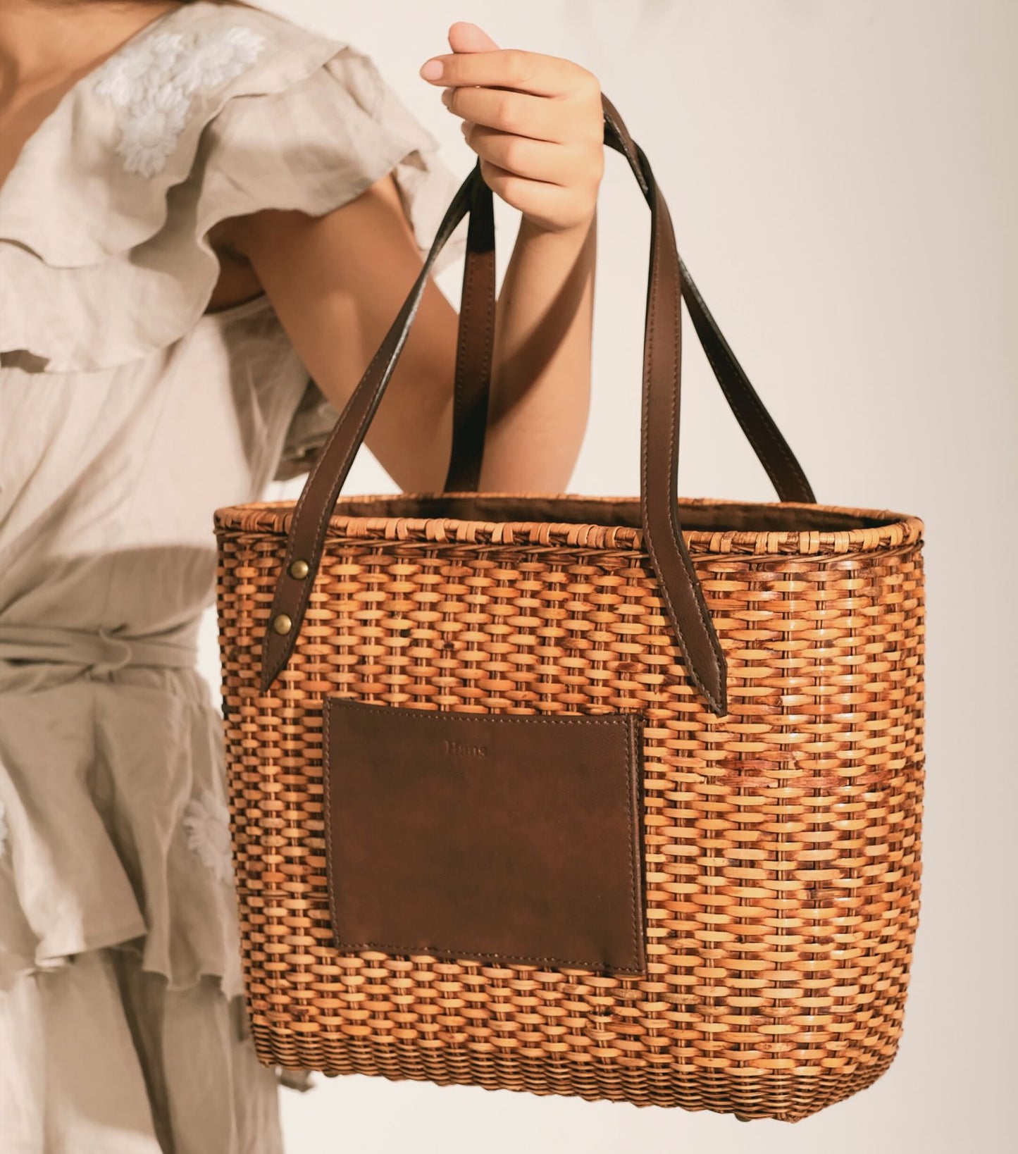 Vernie Tote (Model)