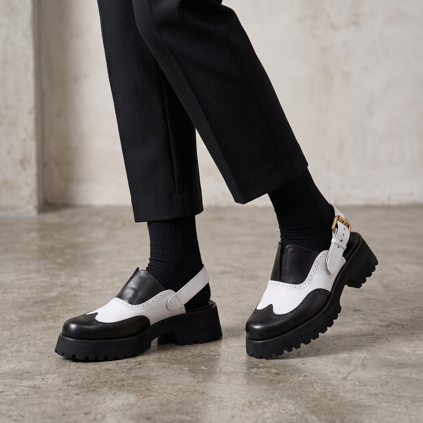 Yna Oxford Mules - Black & White (Pre-order)