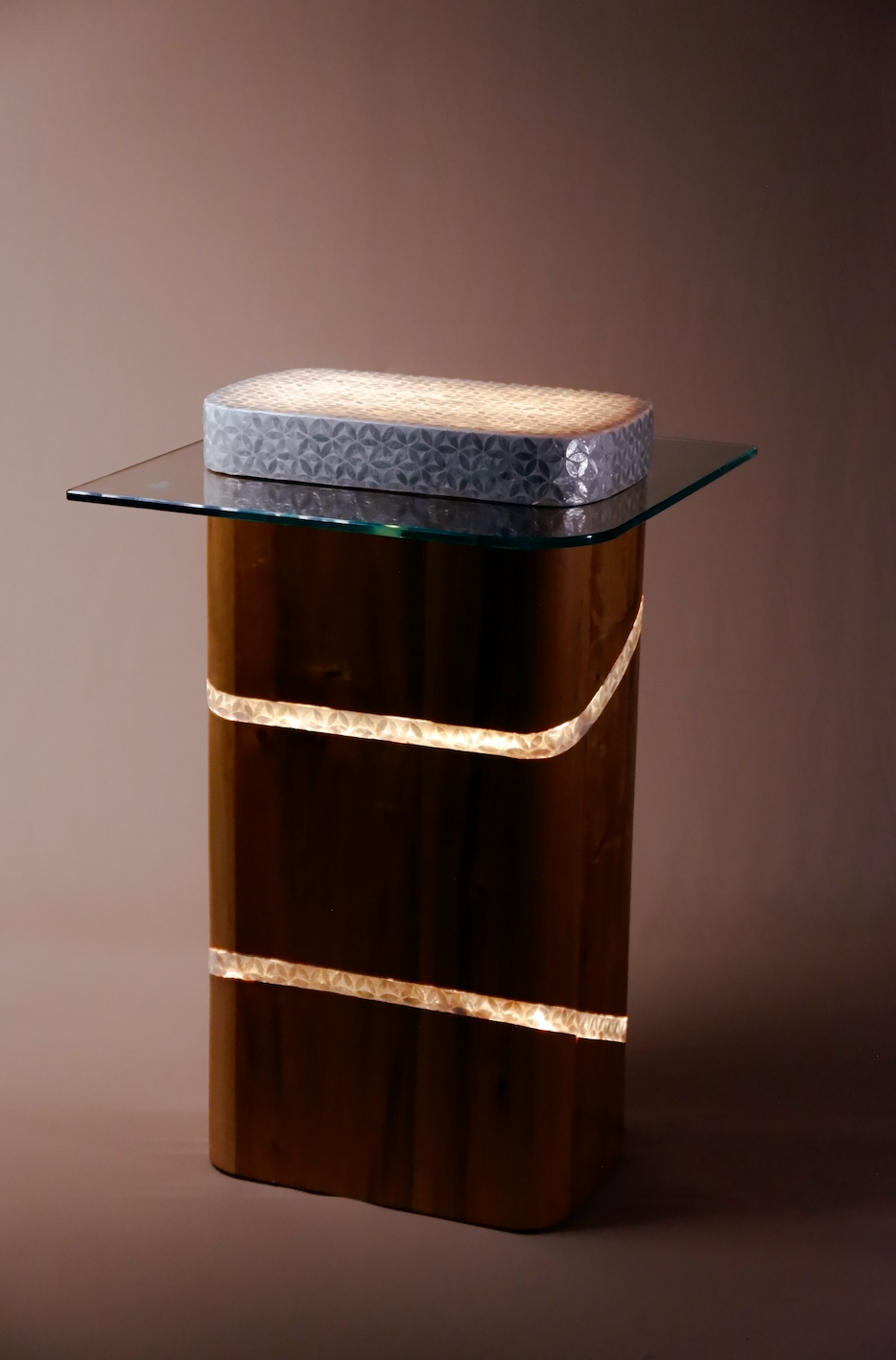 Kisig Liquor Table