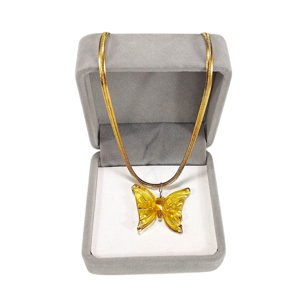 Plain Stripe Mini Butterfly Pendant 18k Gold Necklace