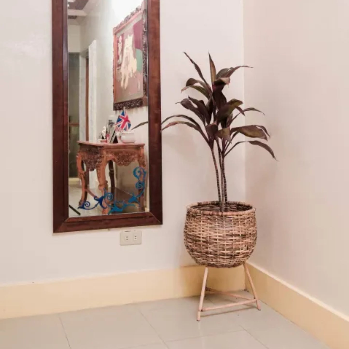 Ilokana Handicrafts Geronima Rattan Plant Stand