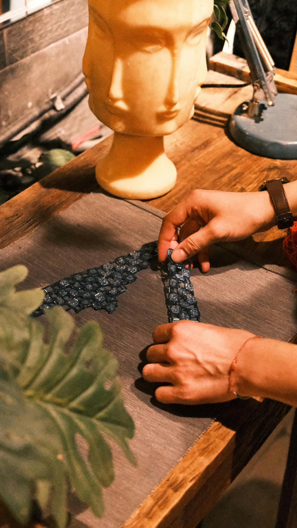 Carving stories out of nature. 🪵 A timeless fusion of raw texture and modern soul for your favorite corner.